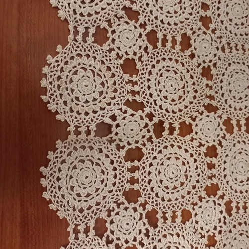 Handmade napkins used, one rectangular and six square