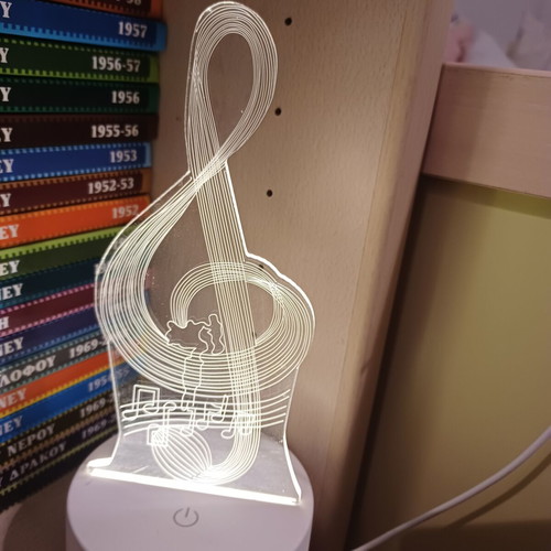 Table lamp like new with musical note design
