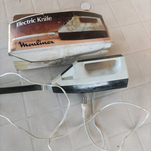 Electric knife used