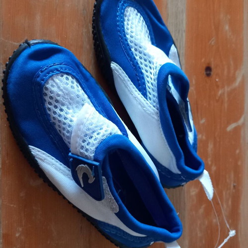 Mare water shoes size 25 new, blue and white