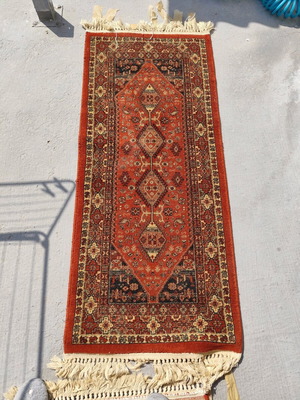 Χειμωνιάτικο χαλί διάδρομος μεταχειρισμένο, κόκκινο με μοτίβα