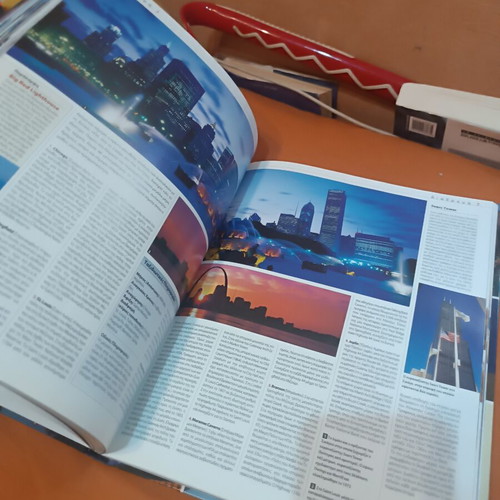 Globus Travel Encyclopedia USA & Canada volume 1 like new