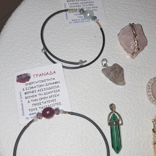 Pendant and bracelets with semiprecious stones