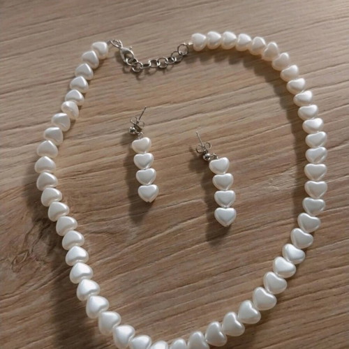 Necklace and earrings set like new, white