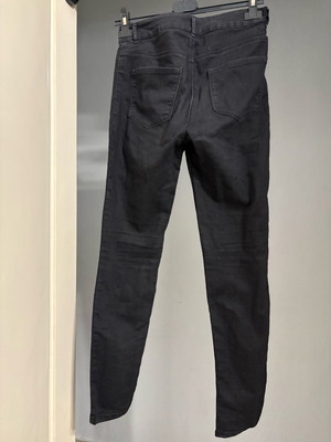 Black skinny jeans used, size S