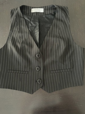 Arpyes vest like new, can be worn as top, size M
