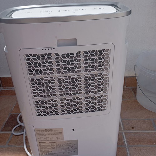 Toyotomi TDE-16DTI dehumidifier used, 140W, with wheels