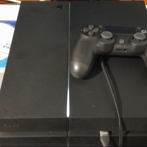 PlayStation 4 1TB like new with 20+ games and Gamebato access