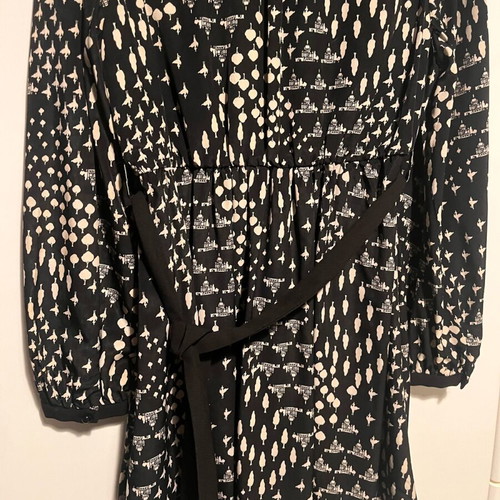Karla black dress with belt and unique print like new, size L