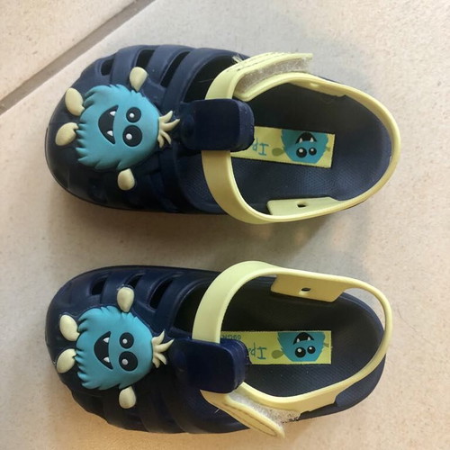 Ipanema sandals like new, size 17-18 for boys