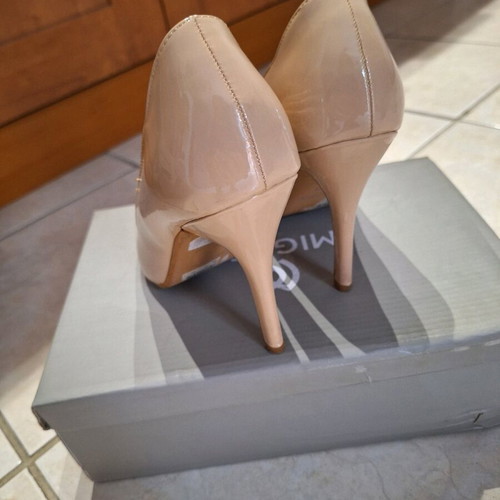 Migato nude patent leather pumps like new