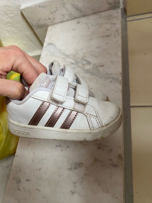 Παπούτσια αθλητικά βρεφικά adidas 22 μεταχειρισμένα
