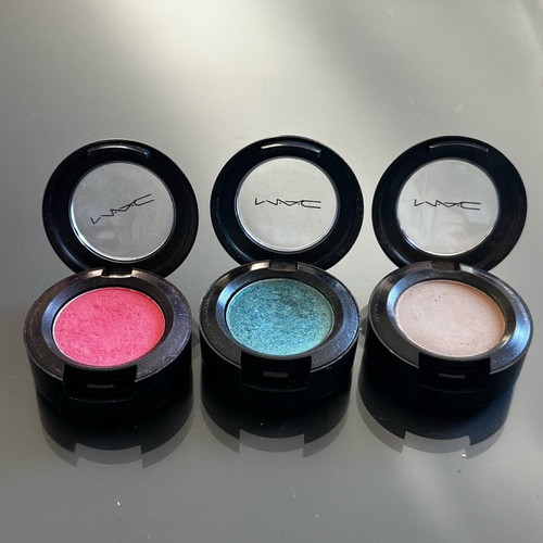 Mac eyeshadow set used with sushi flower satin, Shimmermoss, Omega matte shades