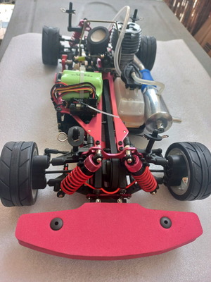 Thunder Tiger Ts4n Pro 18 like new with remote control and accessories