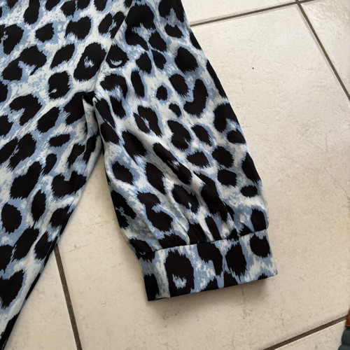 Shein shirt with blue leopard print like new, size M