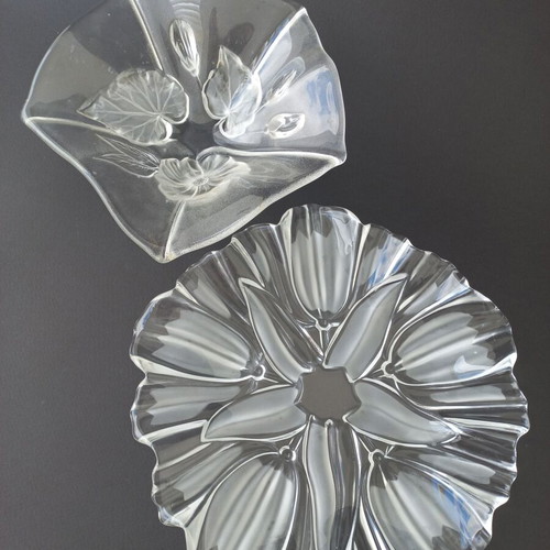 Set of 2 vintage embossed glass platters - ortnervieres like new