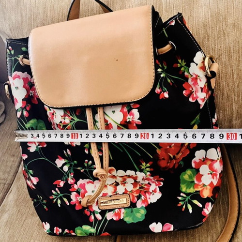 Fullah Sugah floral backpack with beige flap