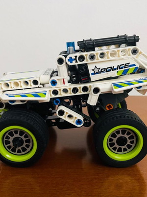 Lego Technic 42047 Police Interceptor like new with pull-back