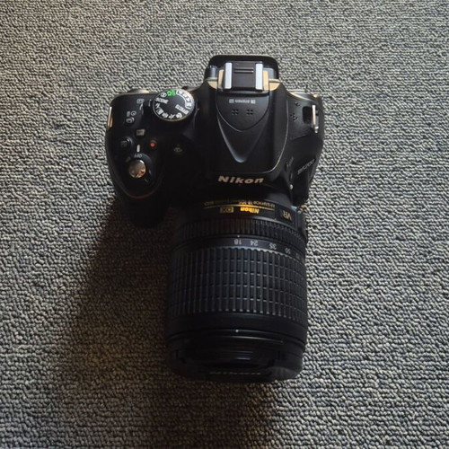 Nikon D5200 18-105 VR camera kit with tripod