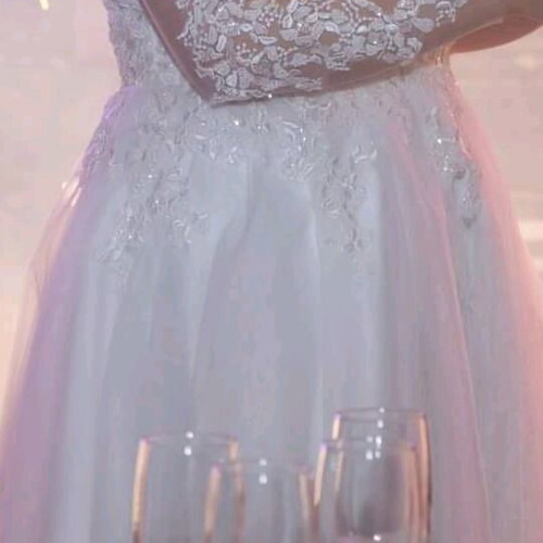 Wedding dress like new with sleeve, unique design, size M