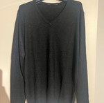 Black medium pullover used