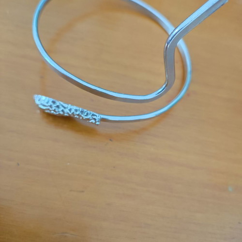 Upper arm snake bracelet used