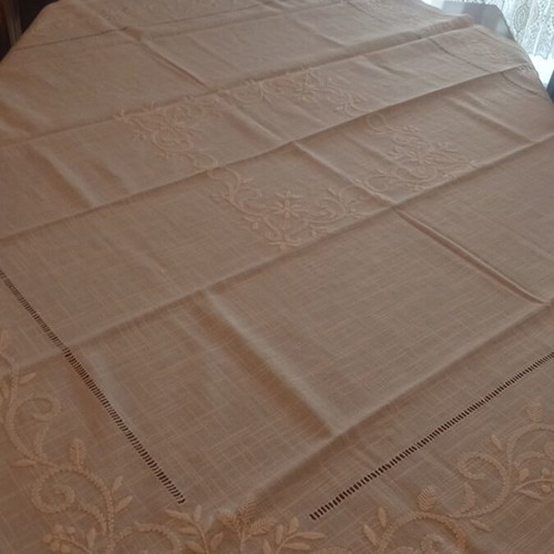 Handmade embroidery set on fine linen, 7 pieces, new