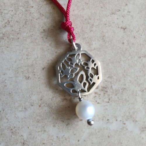 Necklace like new with fuchsia cord and silver pendant with pearl