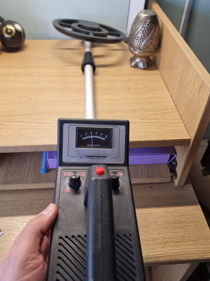 Folding Gold Metal Detector like new
