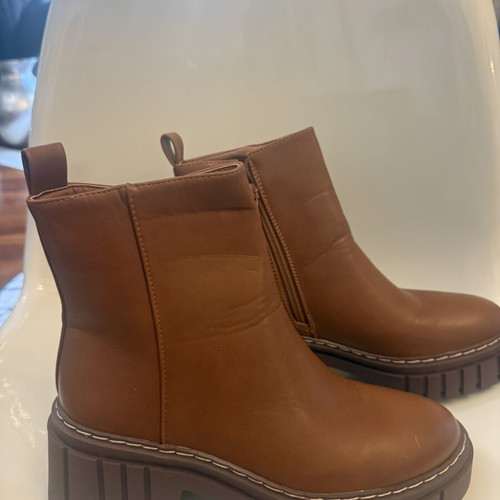 Ankle boots size 38 new, tan synthetic leather with zipper and tread sole