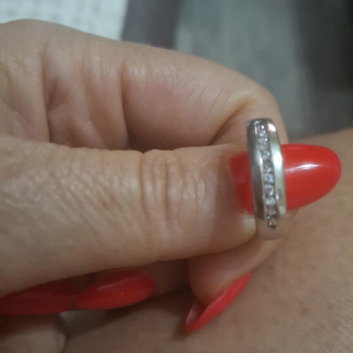 Silver 925 ring size 17.3 with zircon stones like new