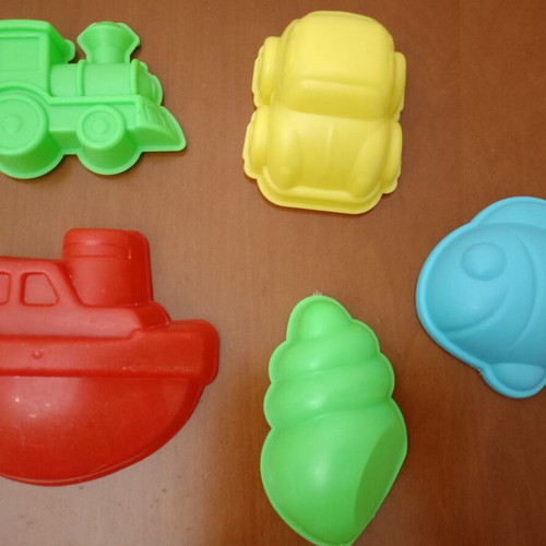 Children's Sand and Bath Molds Set of 5 Like New
