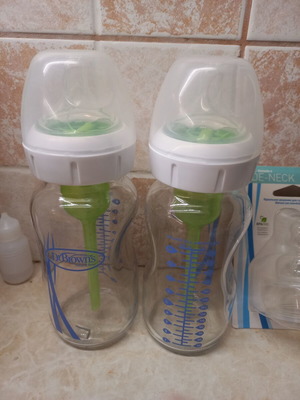 Dr. Brown's glass baby bottles set with 4 level 4 nipples, new
