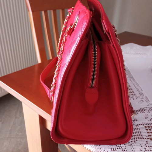 Doca shoulder bag red quilted design like new