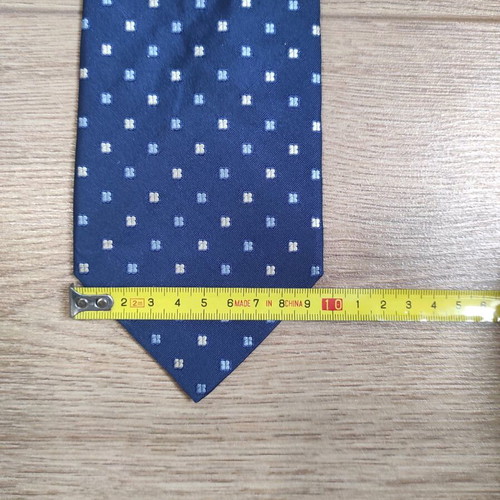 Zara silk tie like new, 100% silk