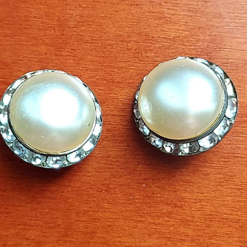Vintage earrings with pearl and rhinestones like new