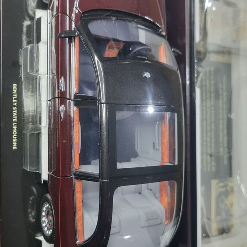 Minichamps Bentley State Limousine metal model Queen Elizabeth II 1:18 new