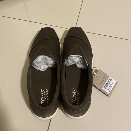 Toms shoes new in box, anatomical, non-slip sole, size 45, black and gray