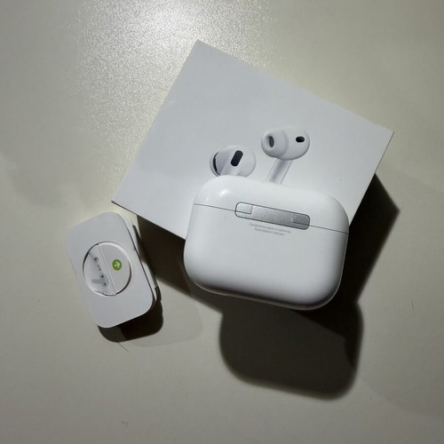 Apple AirPods Pro In-ear white with protective case like new