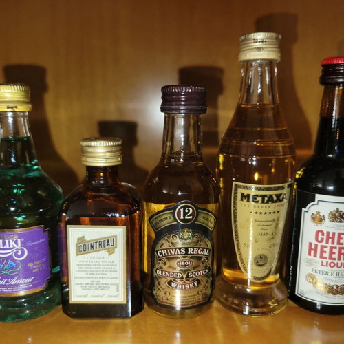 Vintage miniature bottles collection of 19 sealed pieces pre-1993