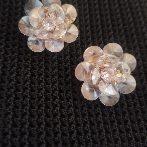 Crystal earrings daisies new with gold-colored clasp