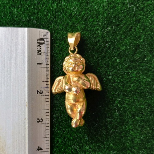 Cherub Angel Charm 18 K pendant like new, gold color