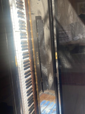 Samick piano used, not in working condition
