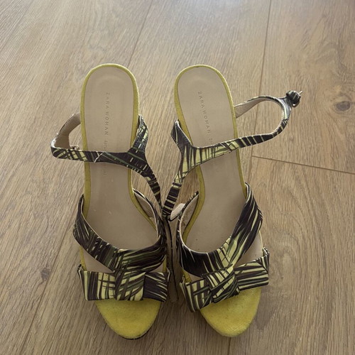 Zara high heel shoes size 40 like new, green and yellow