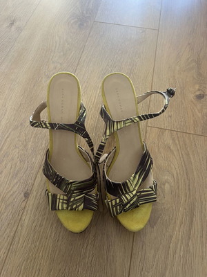 Zara high heel shoes size 40 like new, green and yellow