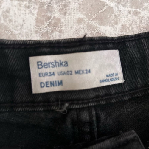 Bershka short black denim shorts like new, XS 34 6