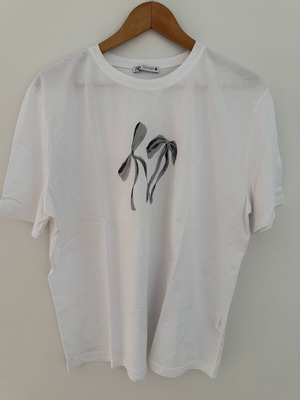Zara women's white cotton T-shirt with bow print like new, size L