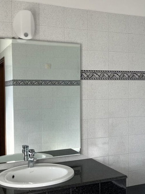 Καθρέπτης μπάνιου μεταχειρισμένος 108x108 cm με λοξότμητη άκρη