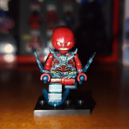 Flash DCEU minifigure like new with removable blue lightning