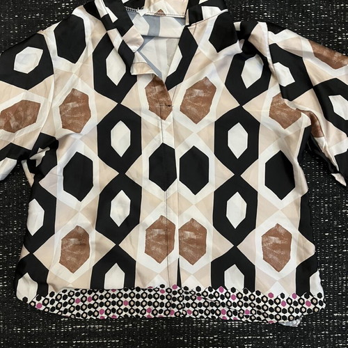 Woman’s shirt one size, like new